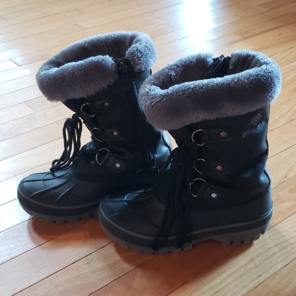 Snow boots